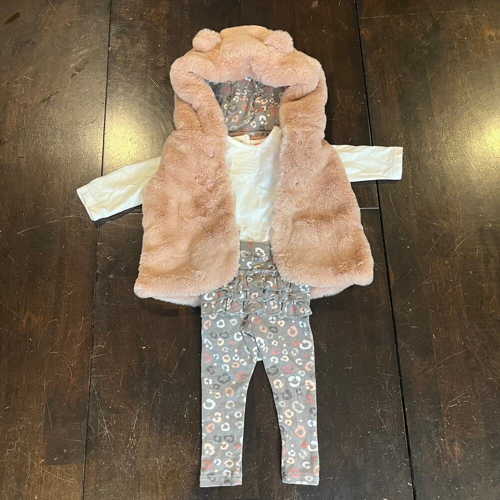 Isaac Mizrahi 3 piece outfit 3 - 6 months leggings bodysuit hooded vest
